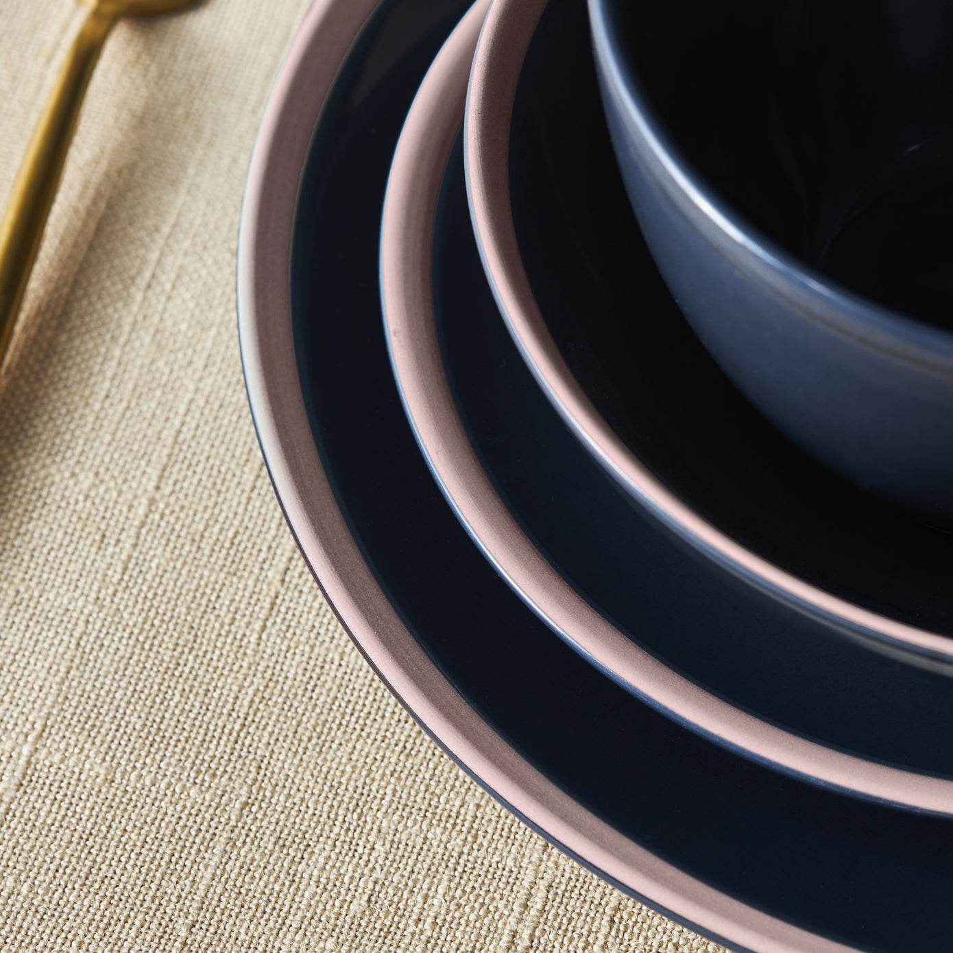 Hamburg 16-Piece Stoneware Dinner Set for 4 People, Navy-Black Multi
