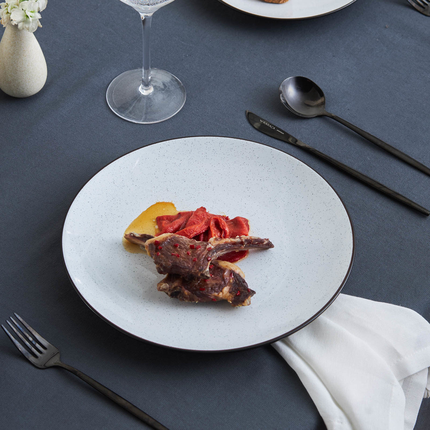 Borken 16-Piece Stoneware Dinner Set for 4 People, White Black